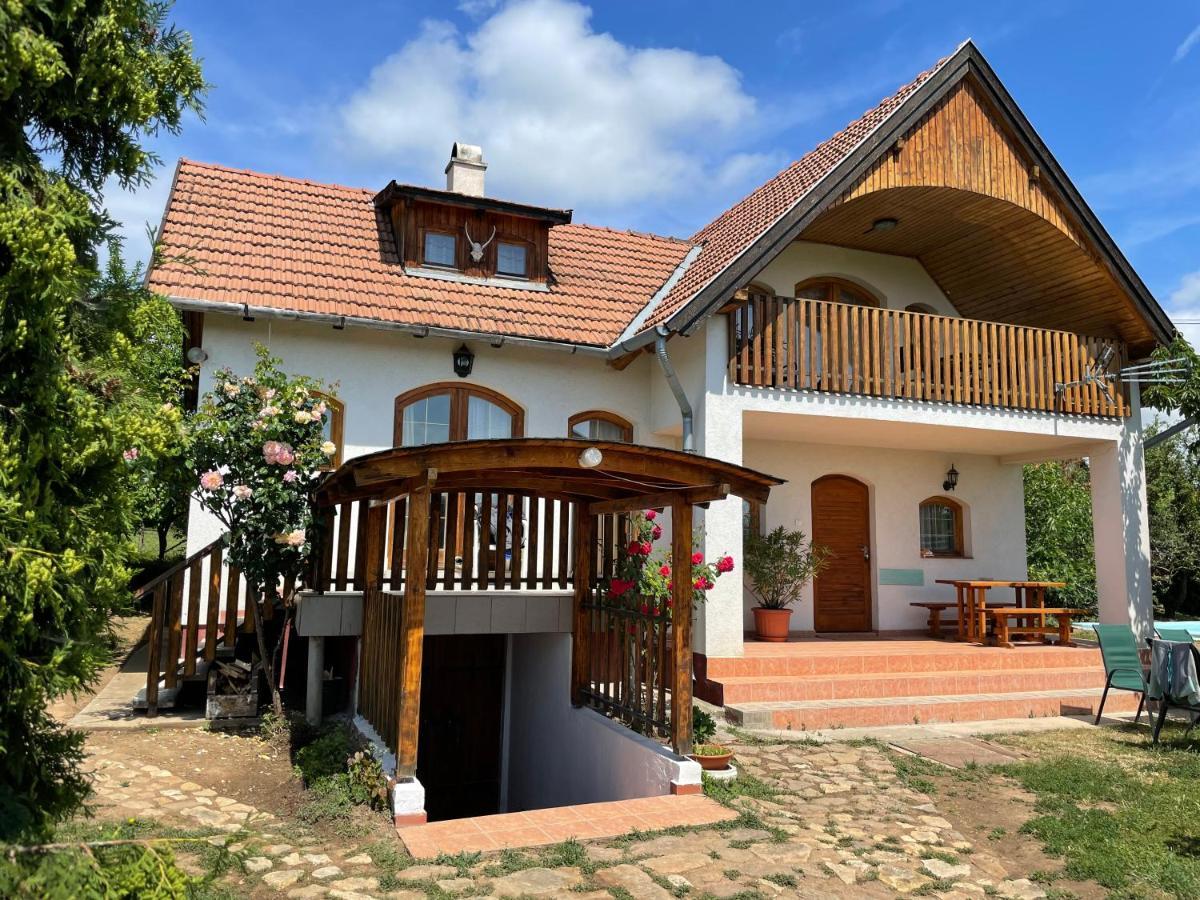 Fuege Vendeghaz Villa Lovas Exterior photo