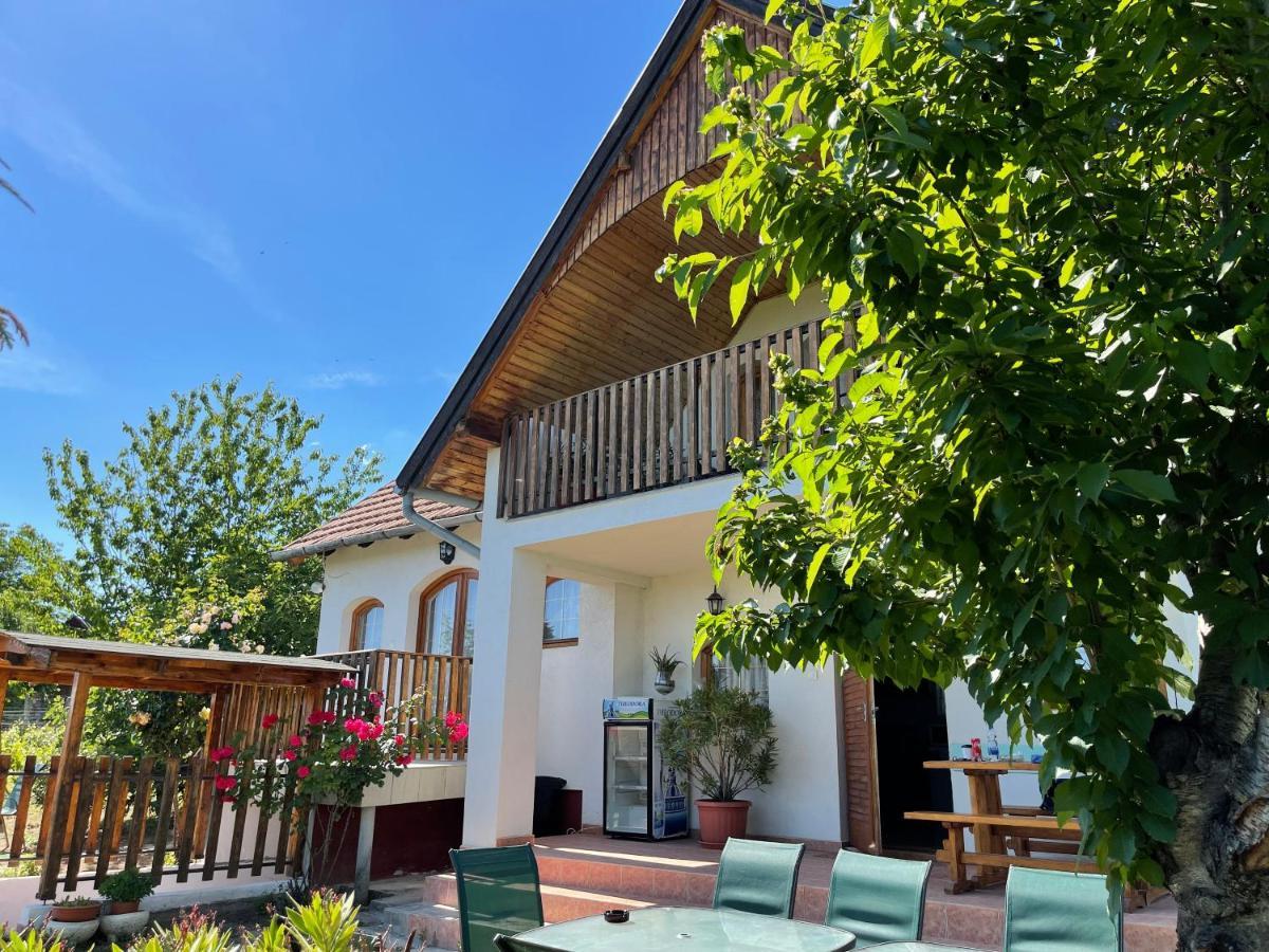 Fuege Vendeghaz Villa Lovas Exterior photo